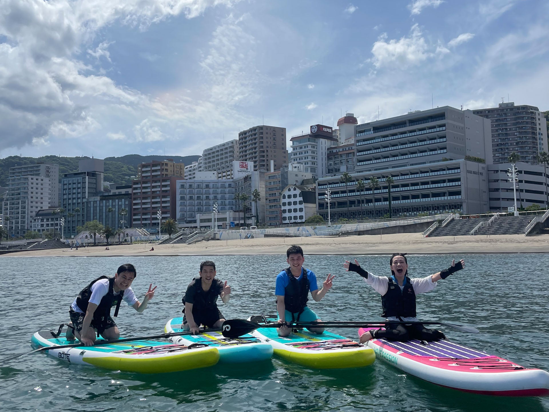 穏やかな湾でSUP体験