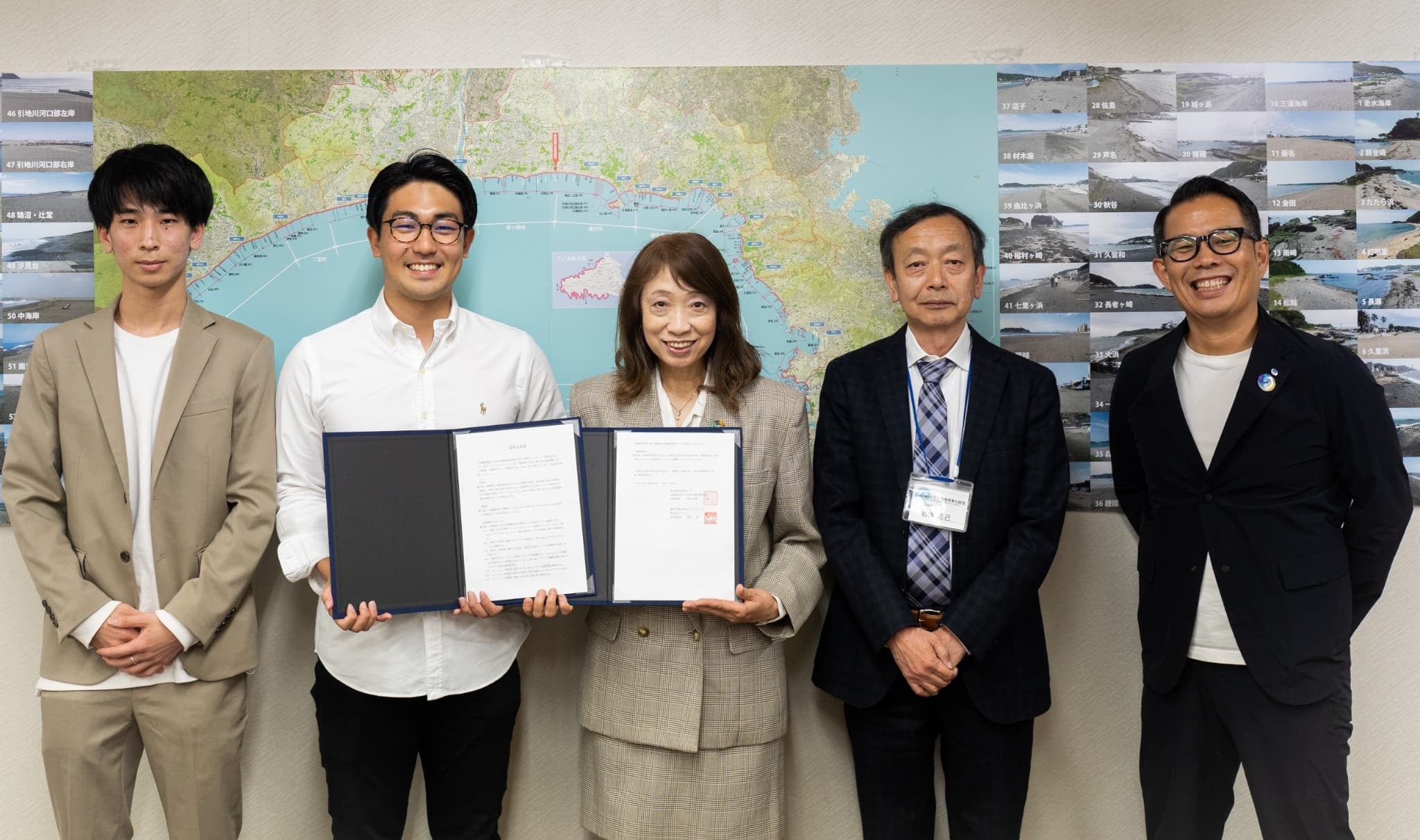 左からビーコン社エンジニア 宮本、ビーコン社代表 廣田、美化財団代表理事 松浦、美化財団事務局長 岩澤、美化財団 柱本