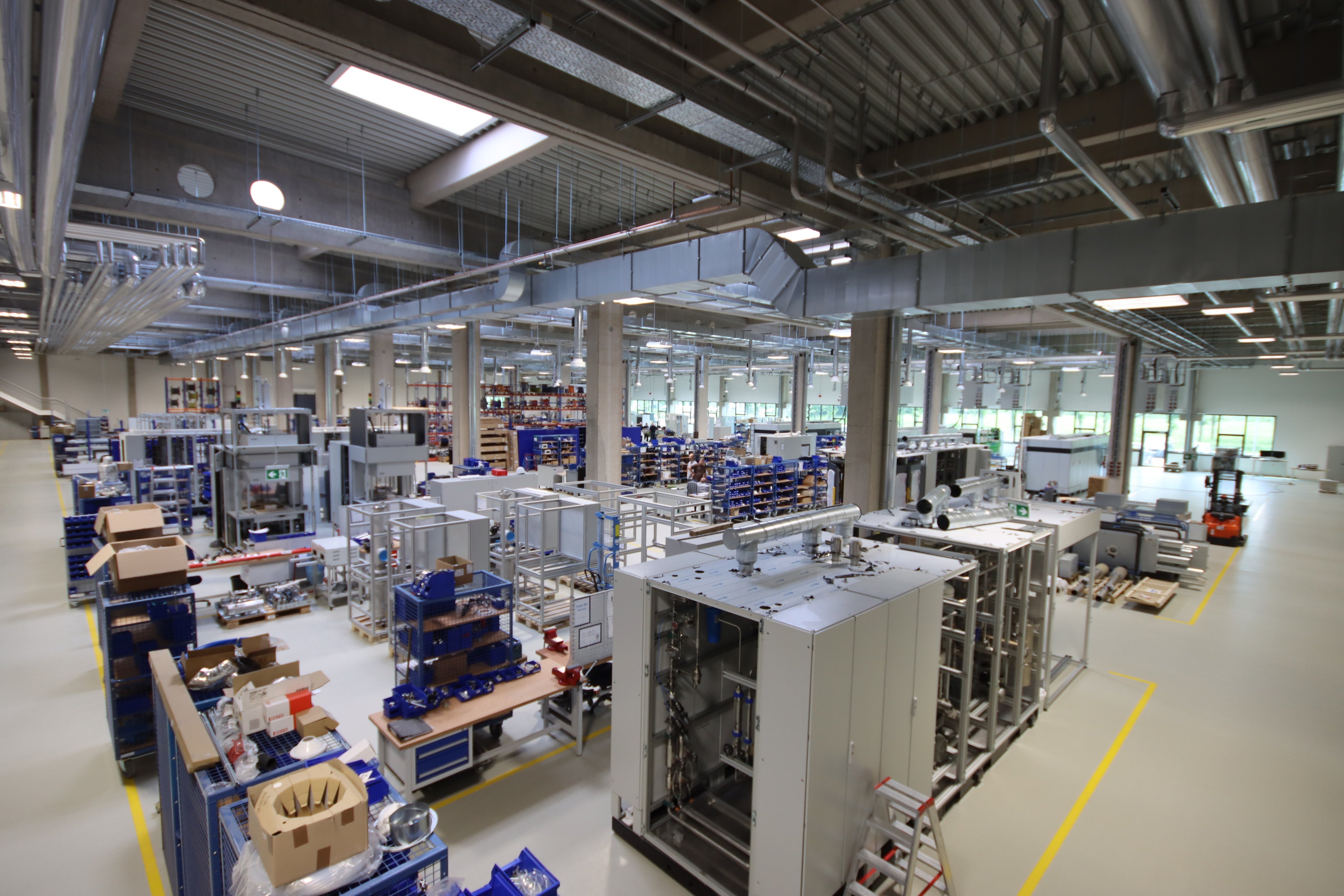 バッテリー、燃料電池、エレクトロライザー評価装置「Evaluator」シリーズの製造ライン1