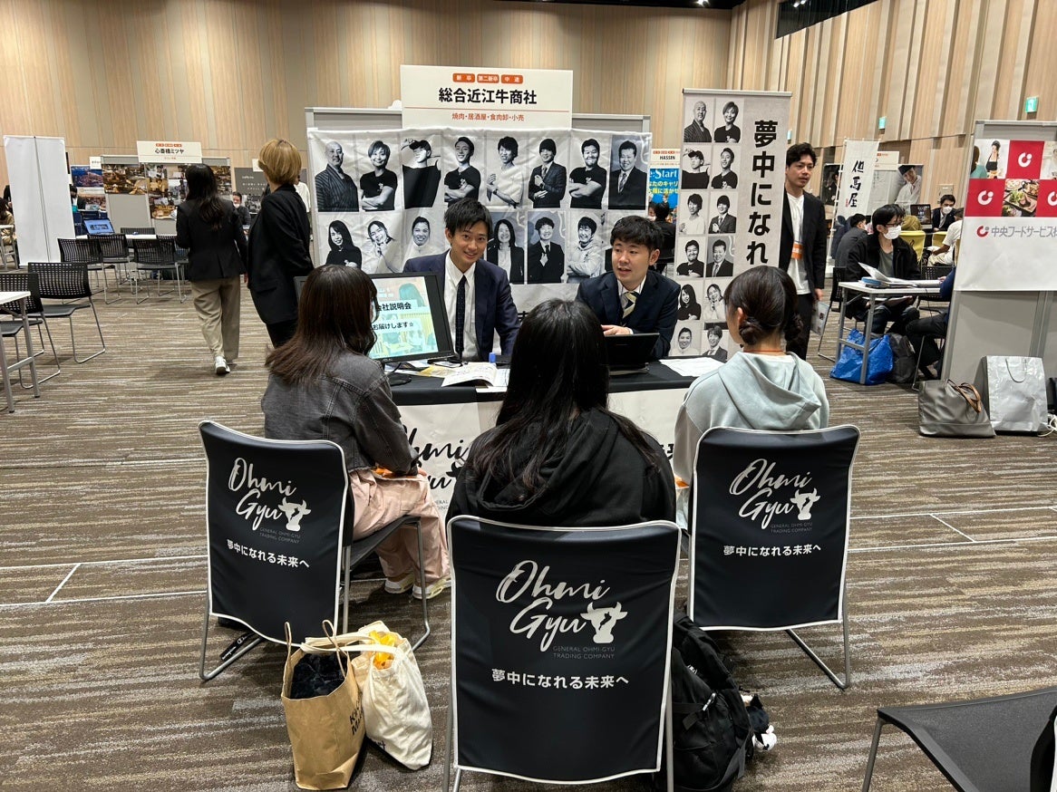 当日は多数の学生らがブースへ足を運んだ