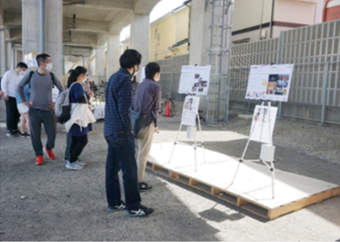 来場者投票の様子