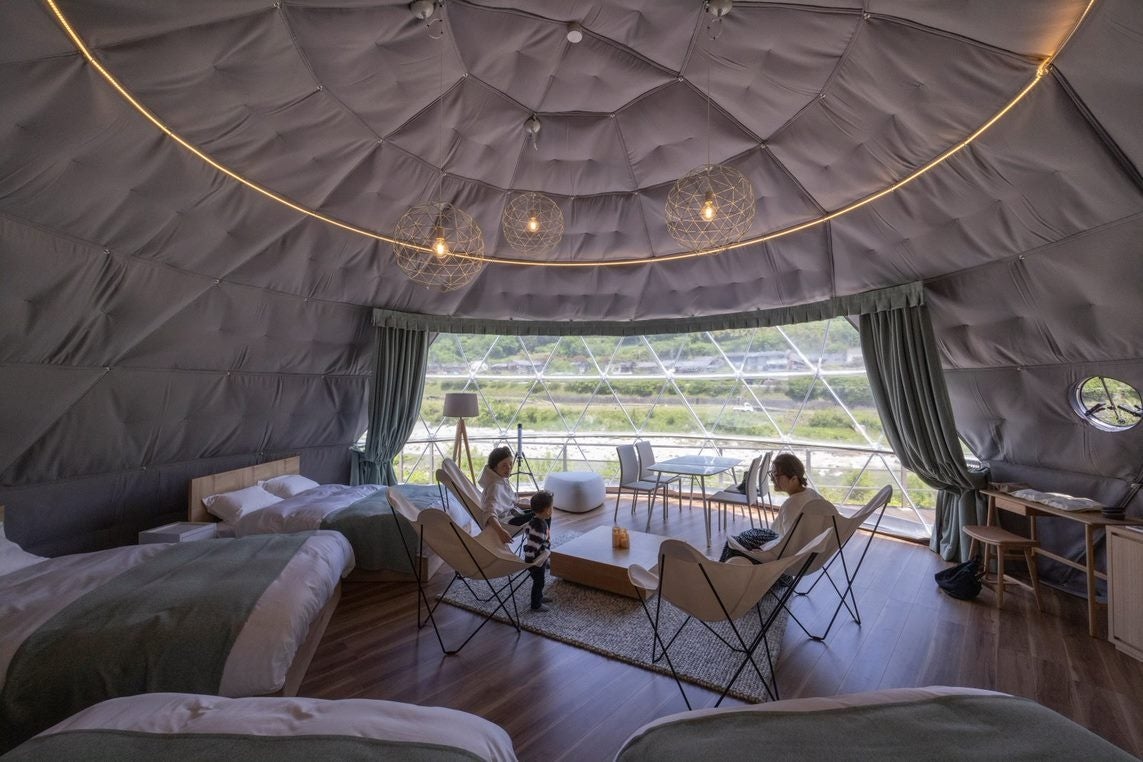 広く快適な空間の大型ドームテント