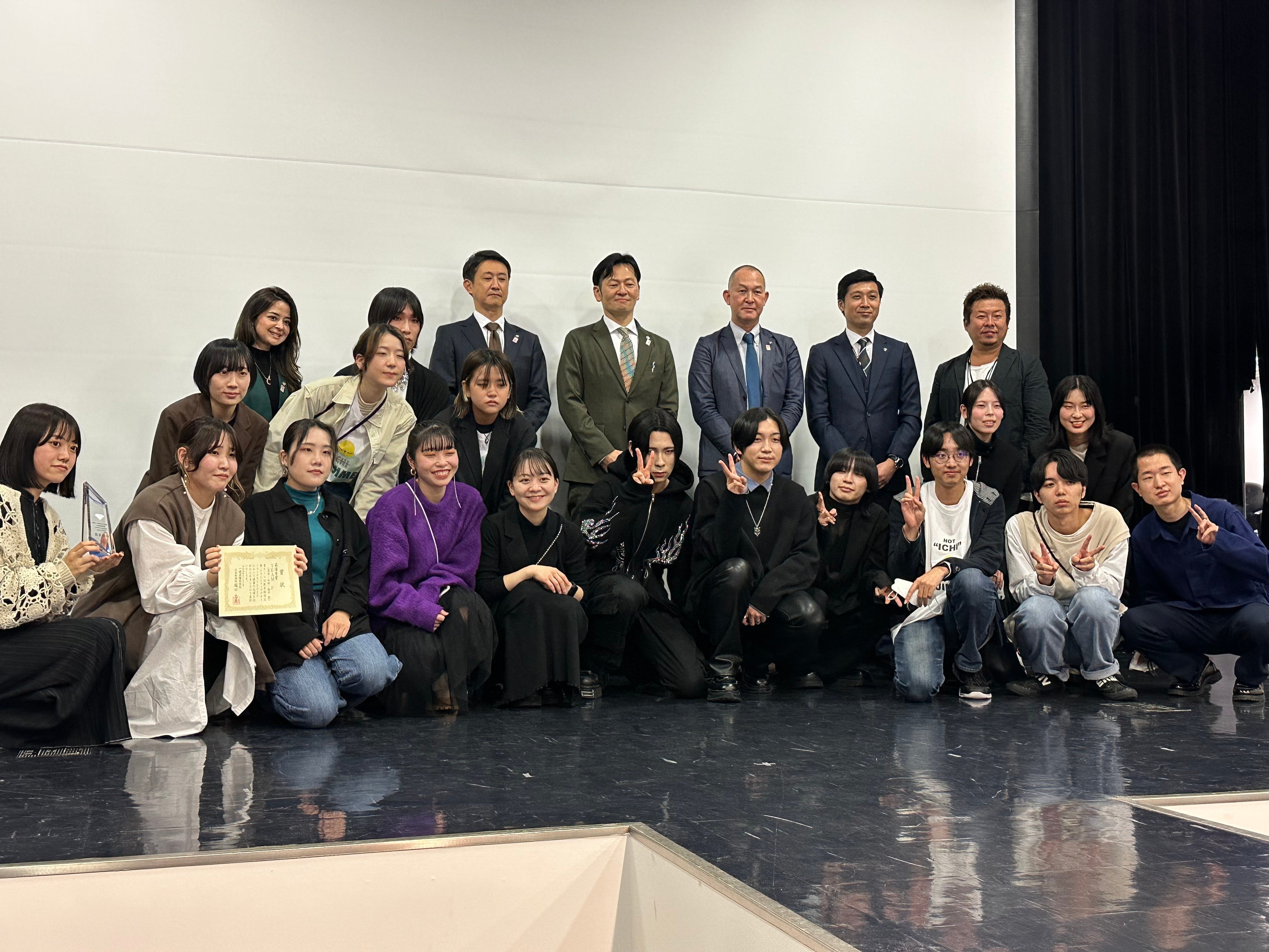 新卒採用広告・クリエイティブデザインコンテスト2022最終発表会の様子