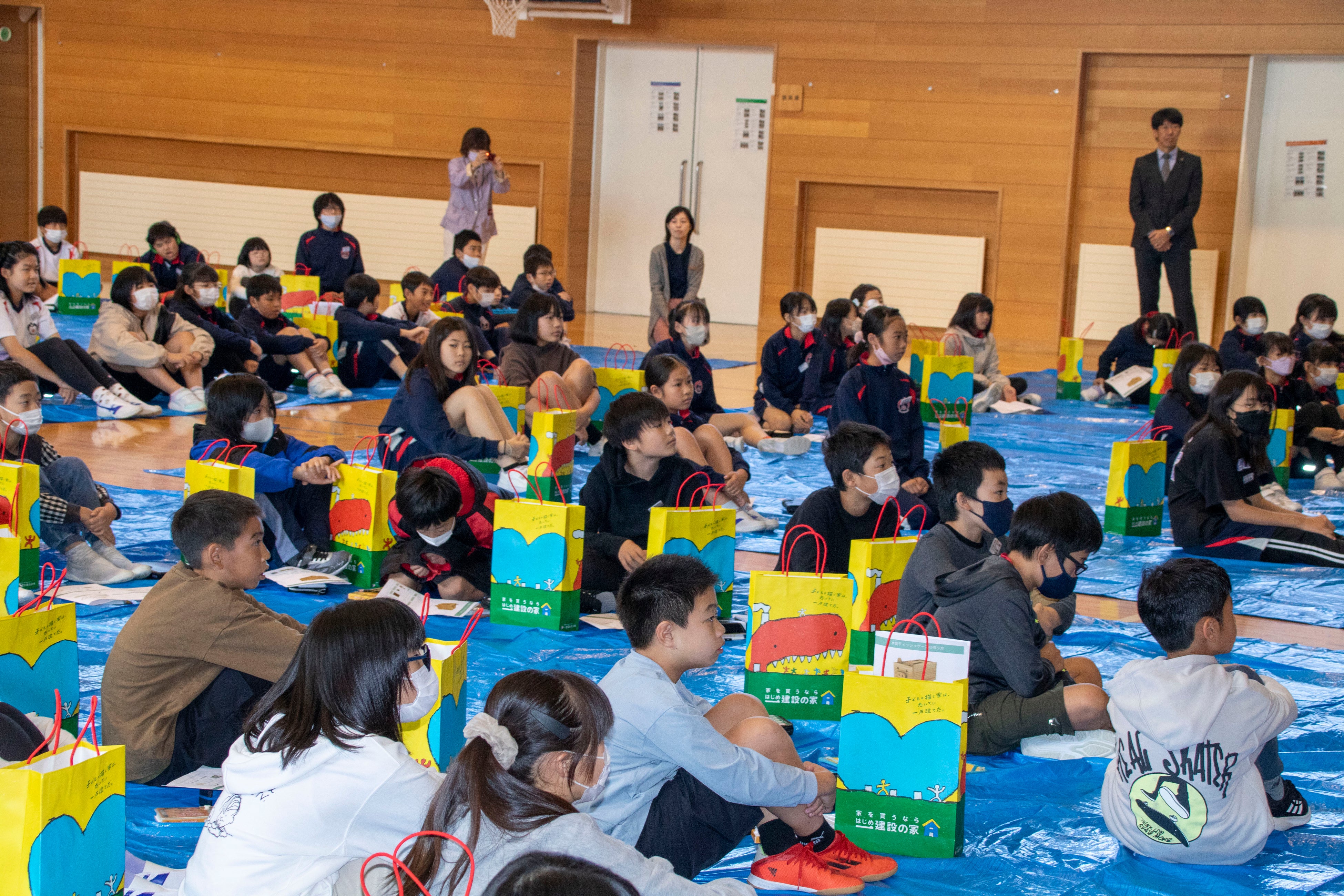 2部「木造キットの組み立て」の様子