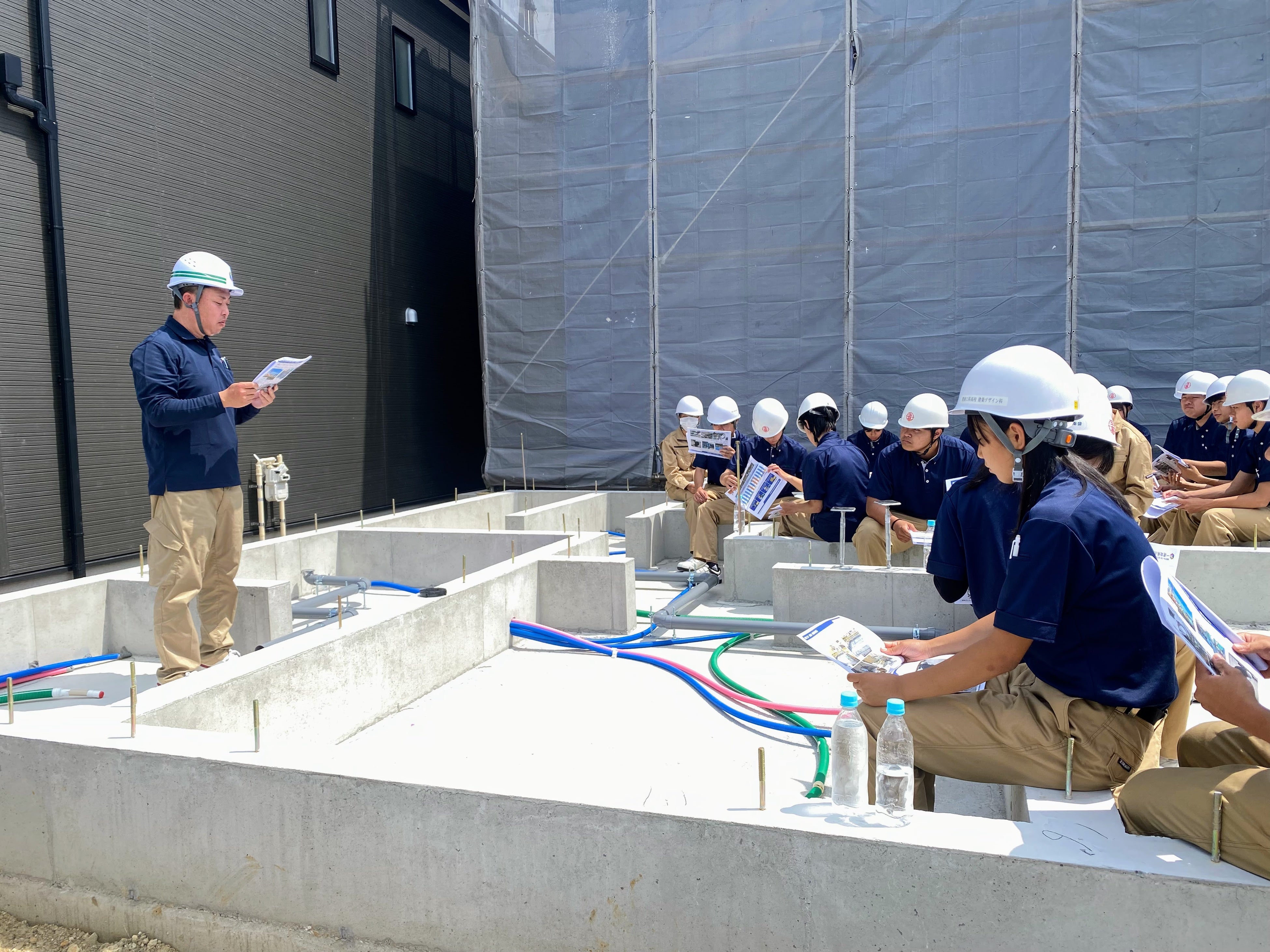 木造住宅の建築現場見学会の様子