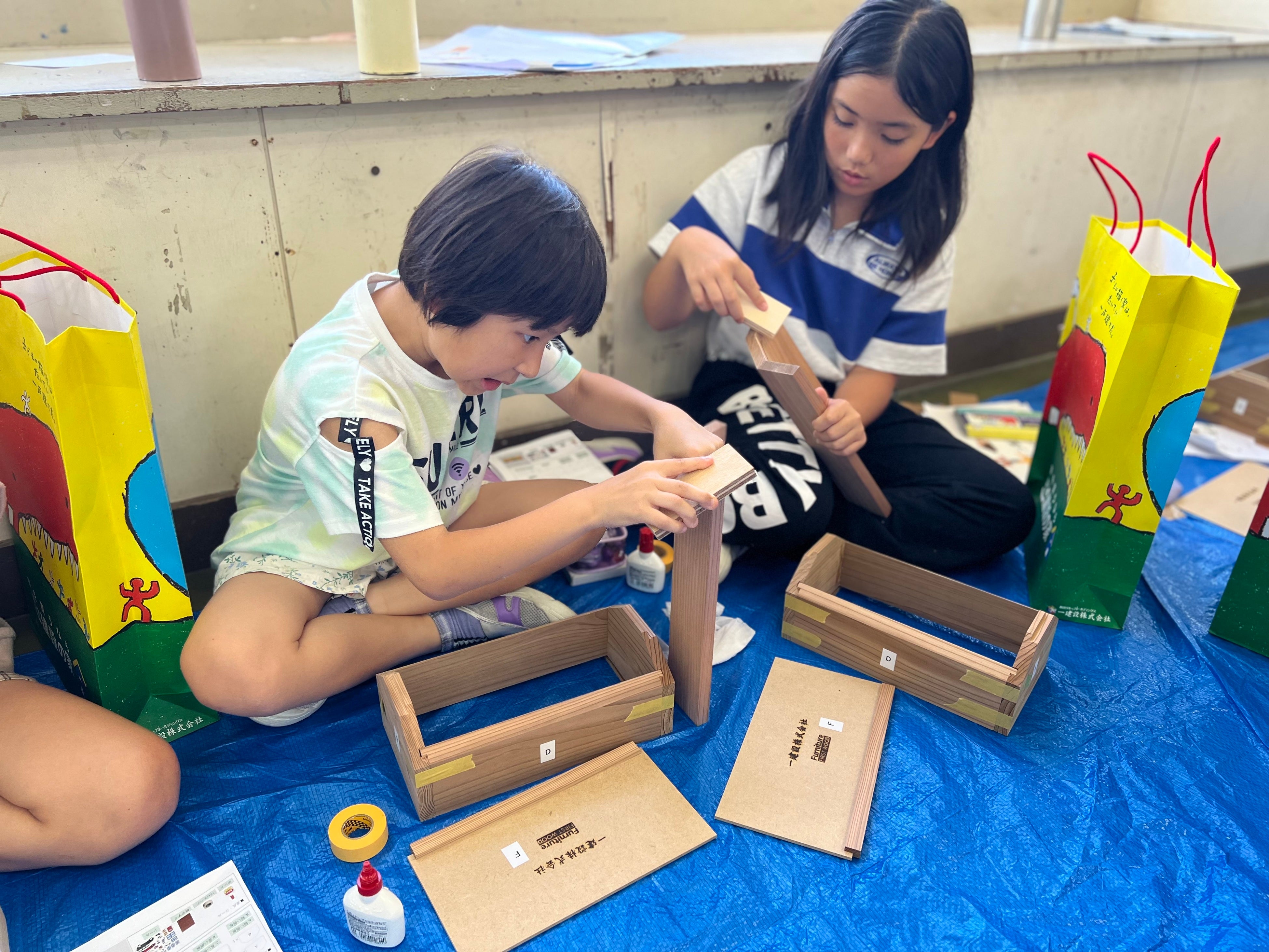 2部「木造キットの組み立て」の様子