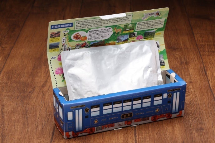 箱を開けると中にレトルトカレー