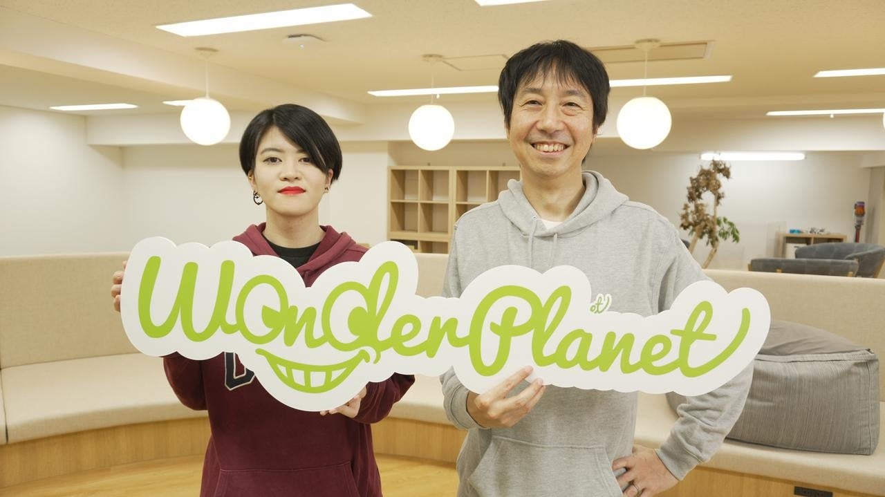 (左から ワンダープラネット株式会社 データ分析担当 横山氏, 執行役員 VPoE 兼 EDMO室長 開 哲一氏)