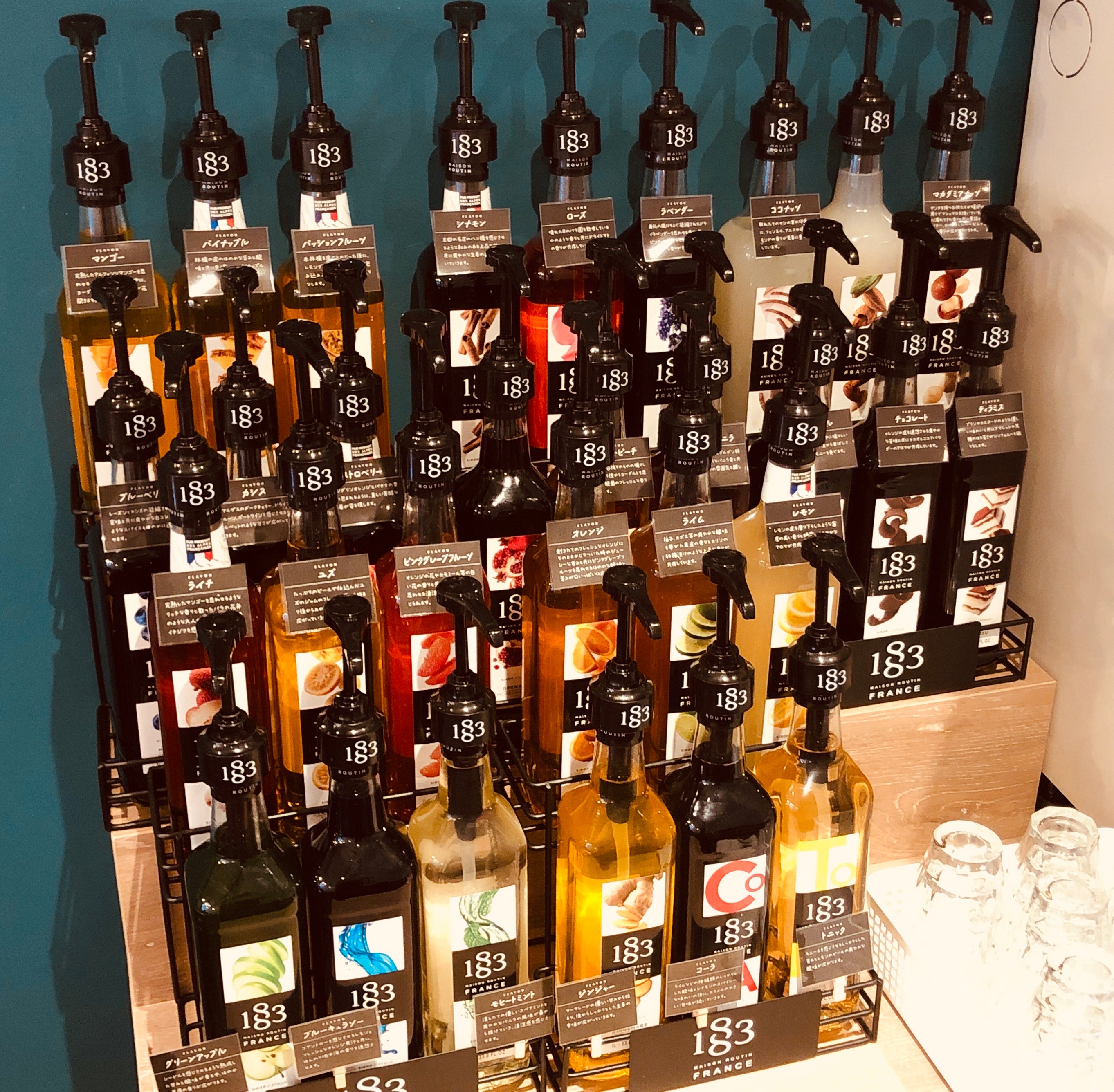 30種類のフレーバーがお好みで楽しめるシロップバー