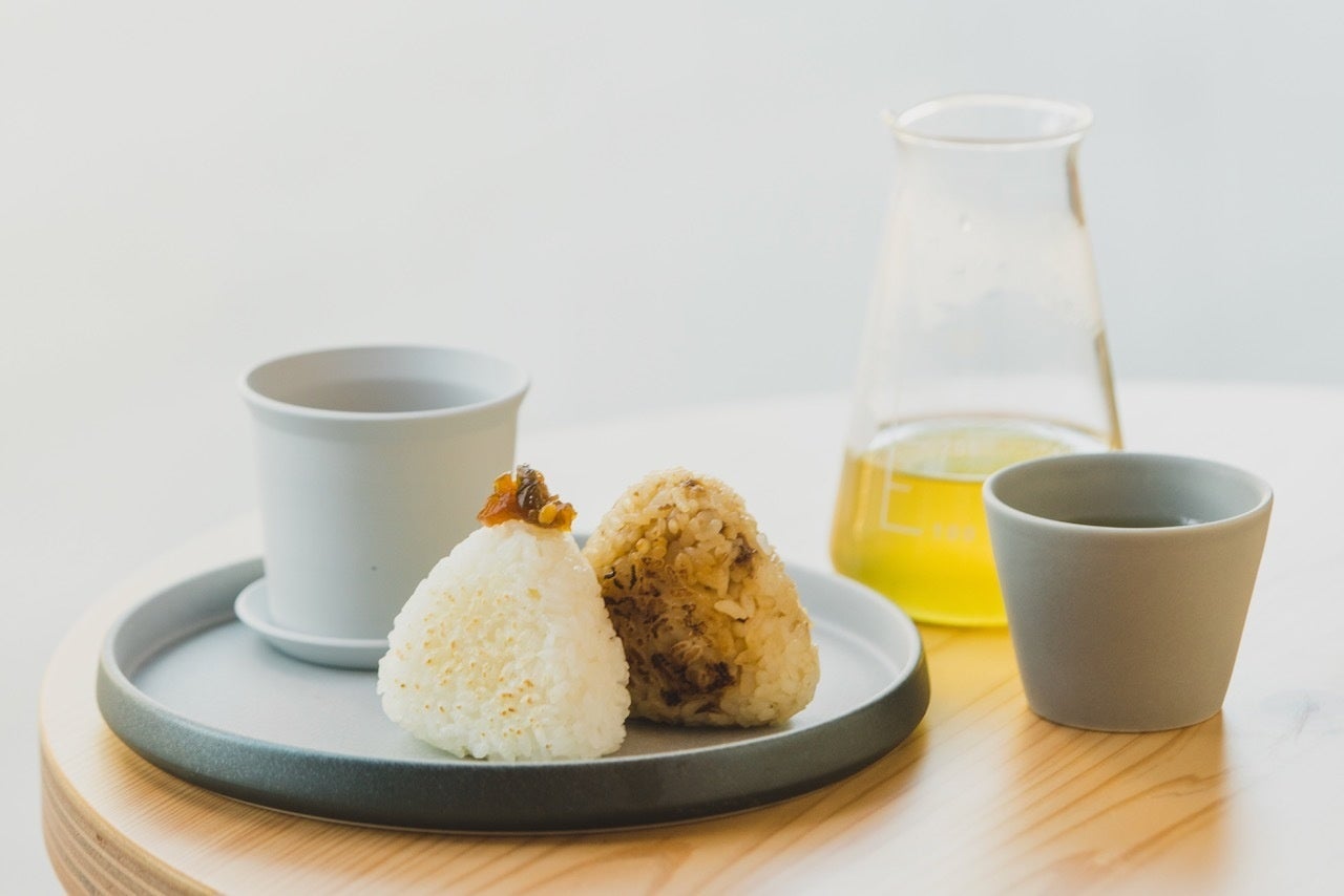 ＜朝むすびセット（ドリンク付）660円 ＞