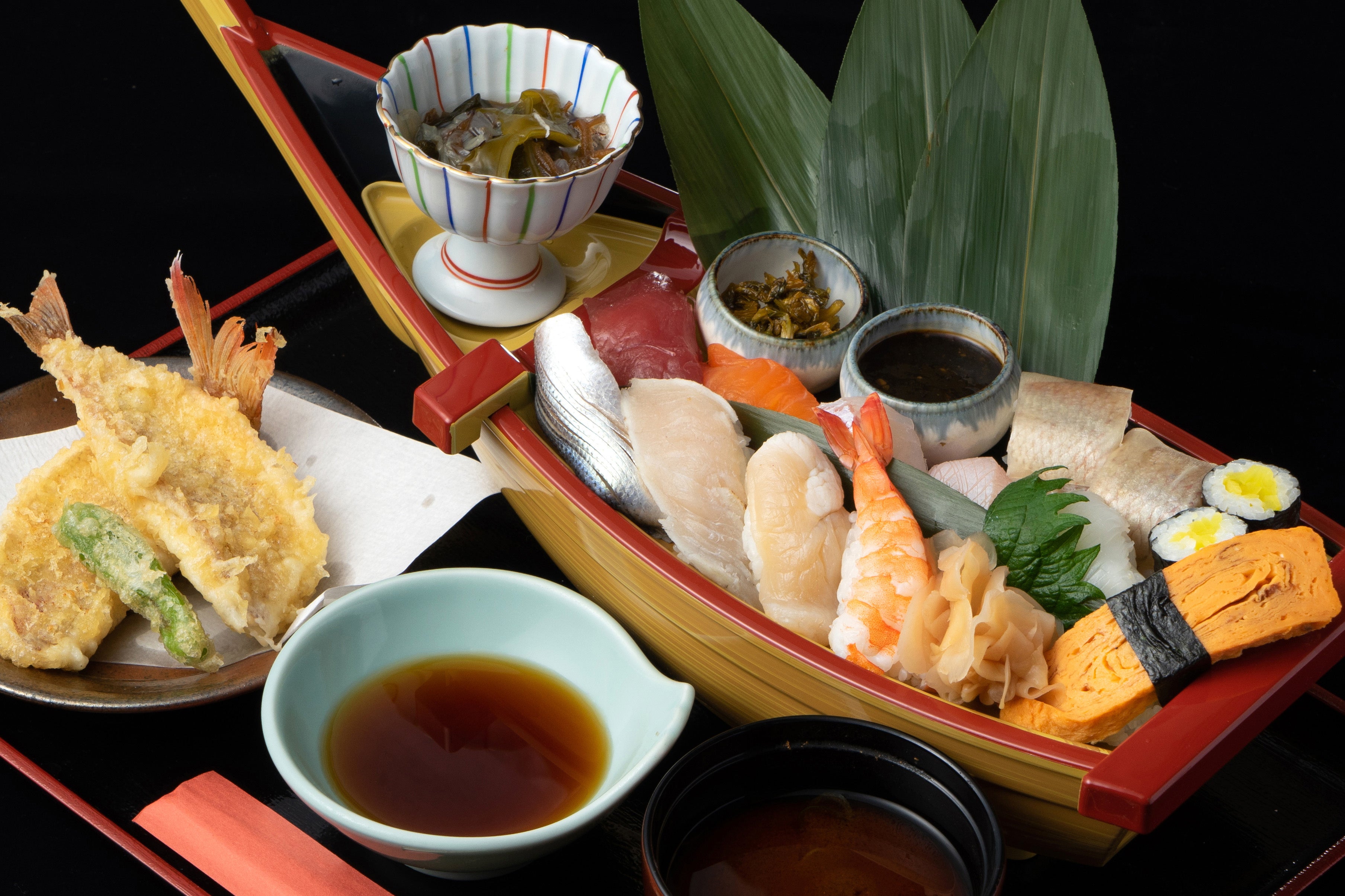 「舟盛り寿司 1,380円(税込)」