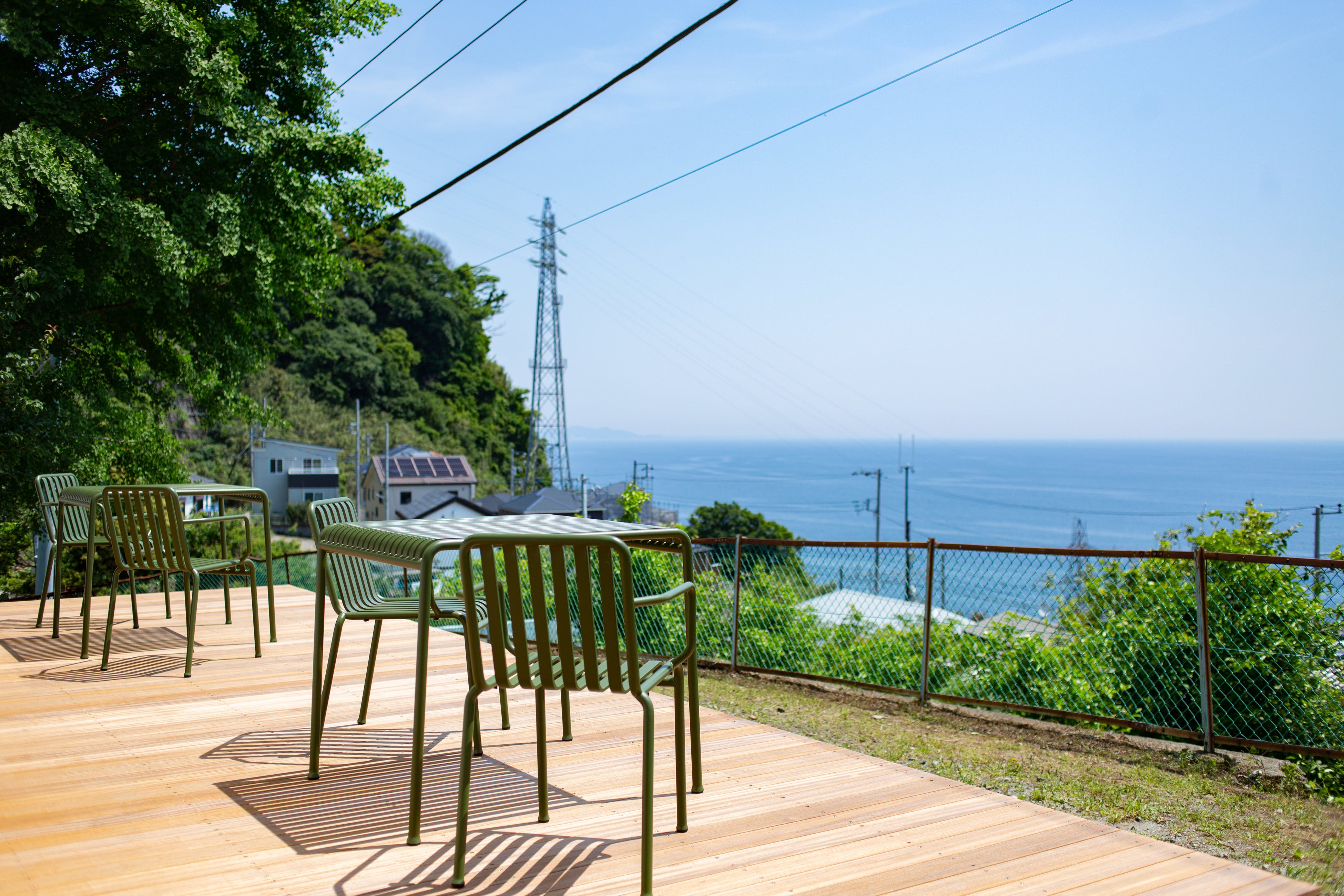 相模湾の水平線が一望できる絶景のテラス席