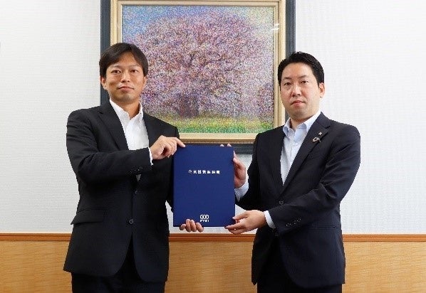 右:㈱トータテホールディングス 代表取締役社長 川西亮平 左:㈱Root 代表取締役CEO 岸 圭介
