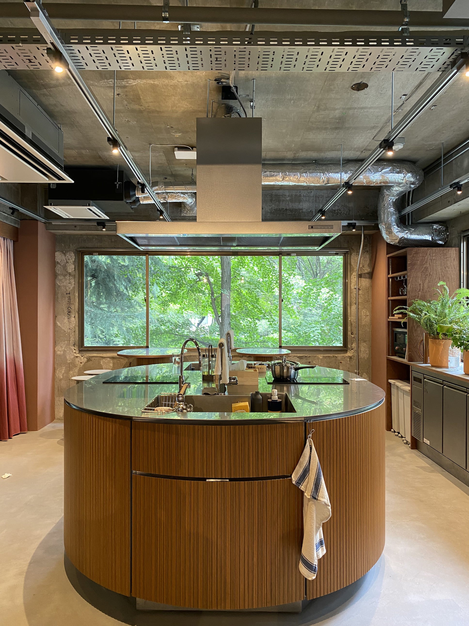 ワークショップ会場 「SOIL Nihonbashi」のオープンキッチン