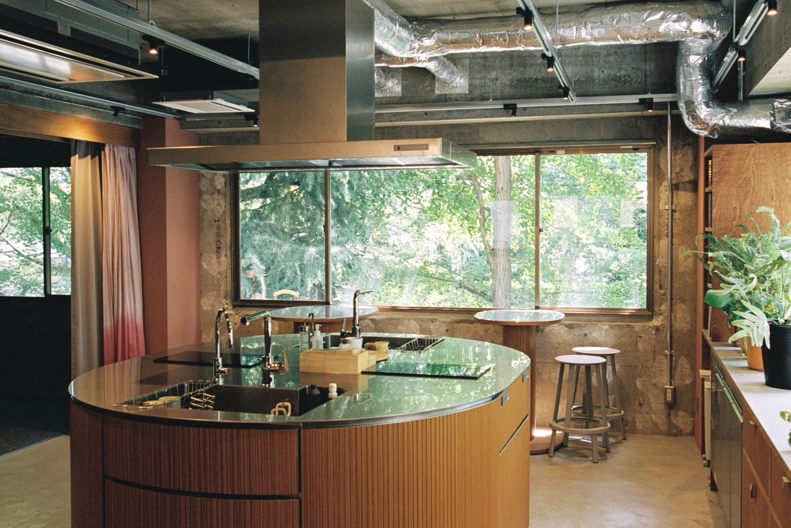 会場：「SOIL Nihonbashi」のオープンキッチン