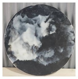 ガチャガチャカプセルを利用。Ø300