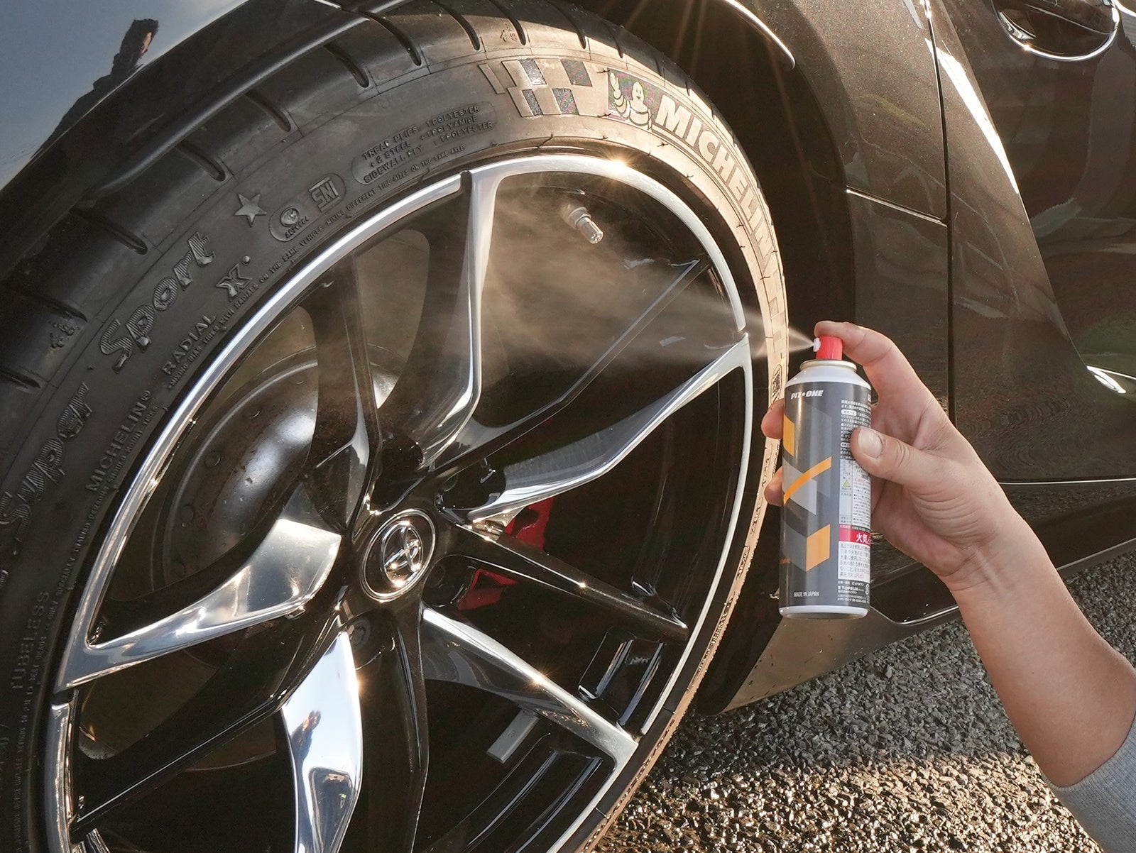 スプレーするだけの簡単施工