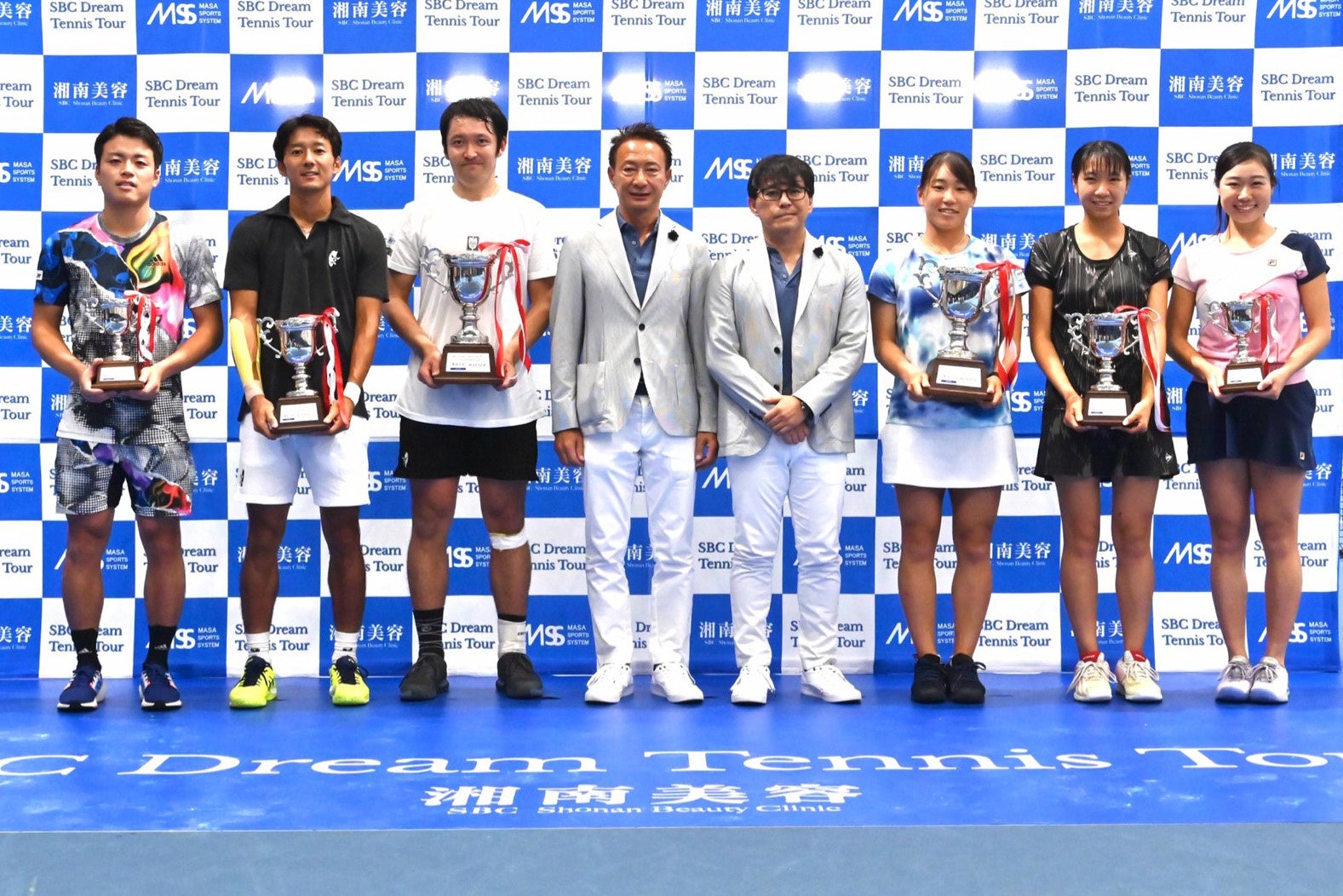 中央左山田眞幹トーナメントディレクター、相川佳之ツアー代表