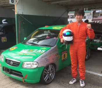 カーレーサー社員