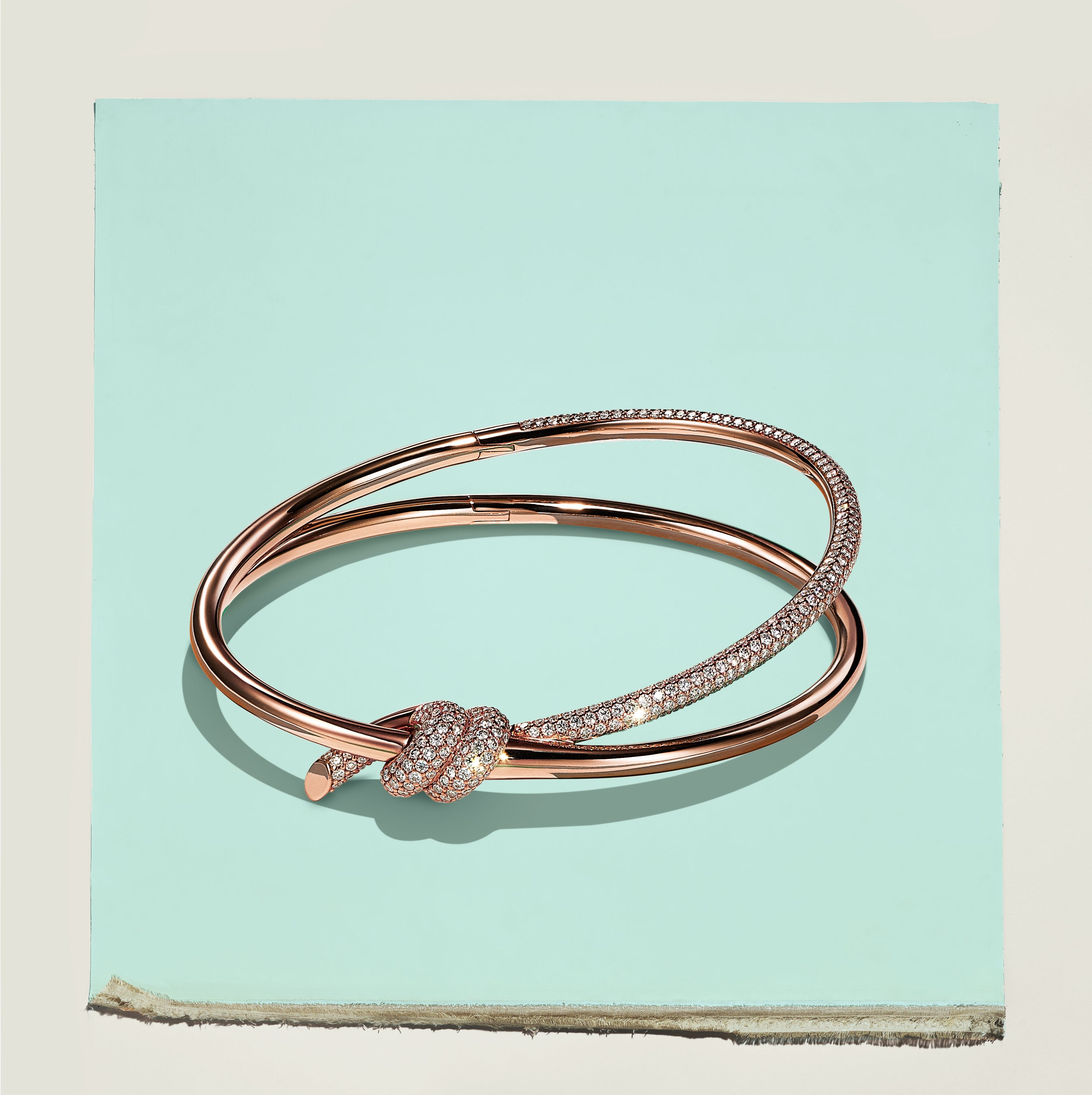 ティファニー ノット ダブル ロウ ヒンジ バングル 18K ローズゴールド、ダイヤモンド ¥2,970,000-税込