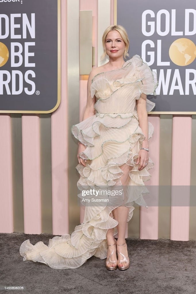 ティファニー ビクトリア™ のピアスとリング、 アーカイブのリストウォッチを着用したミシェル・ウィリアムズ