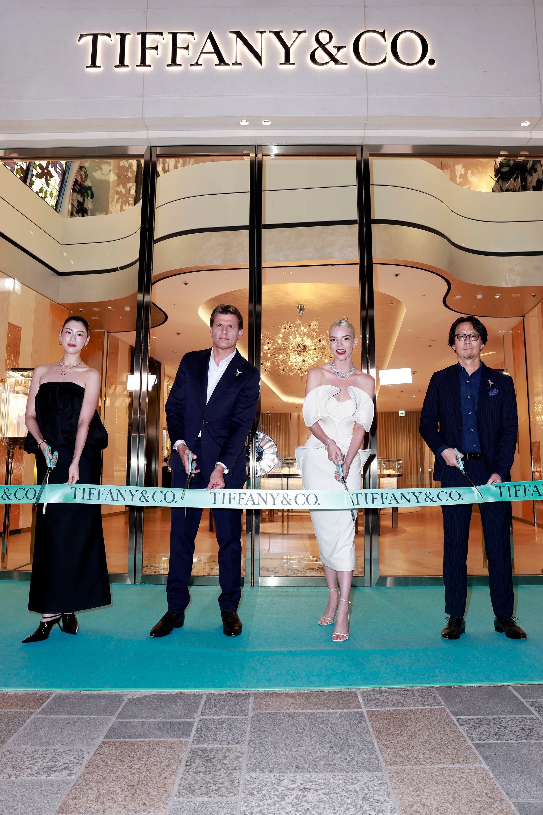 ティファニー、「ティファニー表参道」のオープニングを祝して盛大な