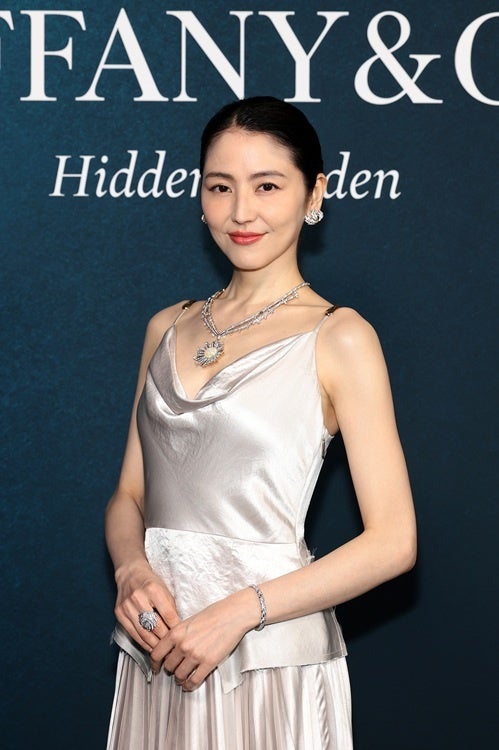 長澤まさみが纏う、ティファニーのハイジュエリー:NYで祝された「ブルー ブック2026:ヒドゥン ガーデン」発表