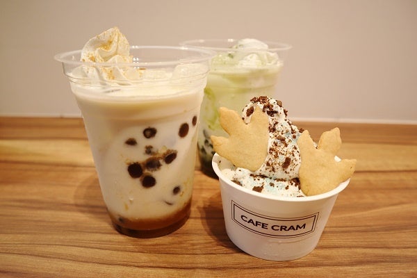 ▲ザクザク恐竜ソフト（右） 　チョウザメのタピオカドリンク（左）