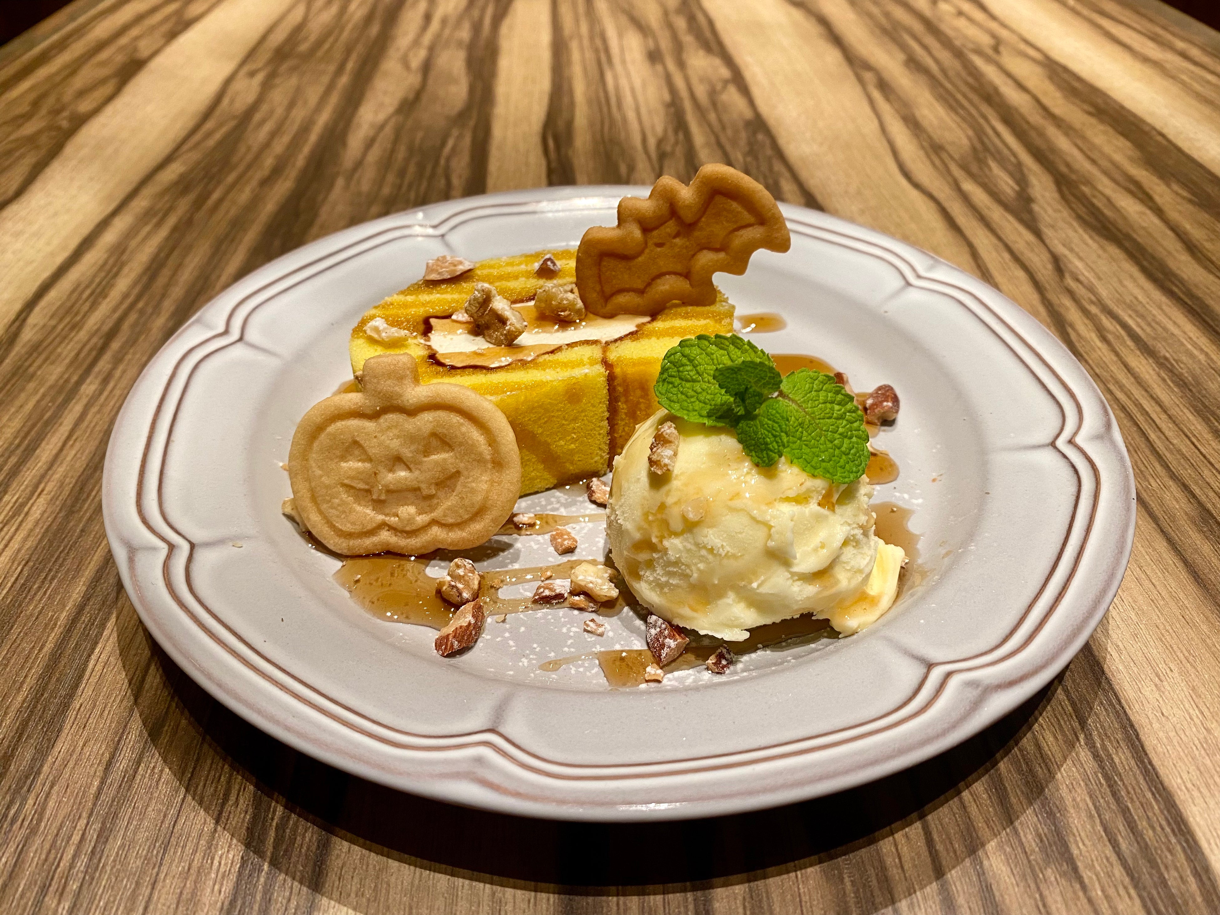 ▲「ロールケーキプレート(メープルナッツ)」