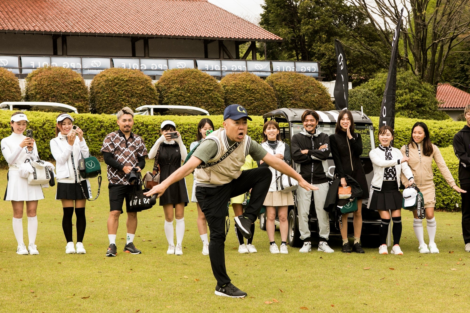ゲストのゴルゴ松本さんの一声でゴルフコンペスタート！
