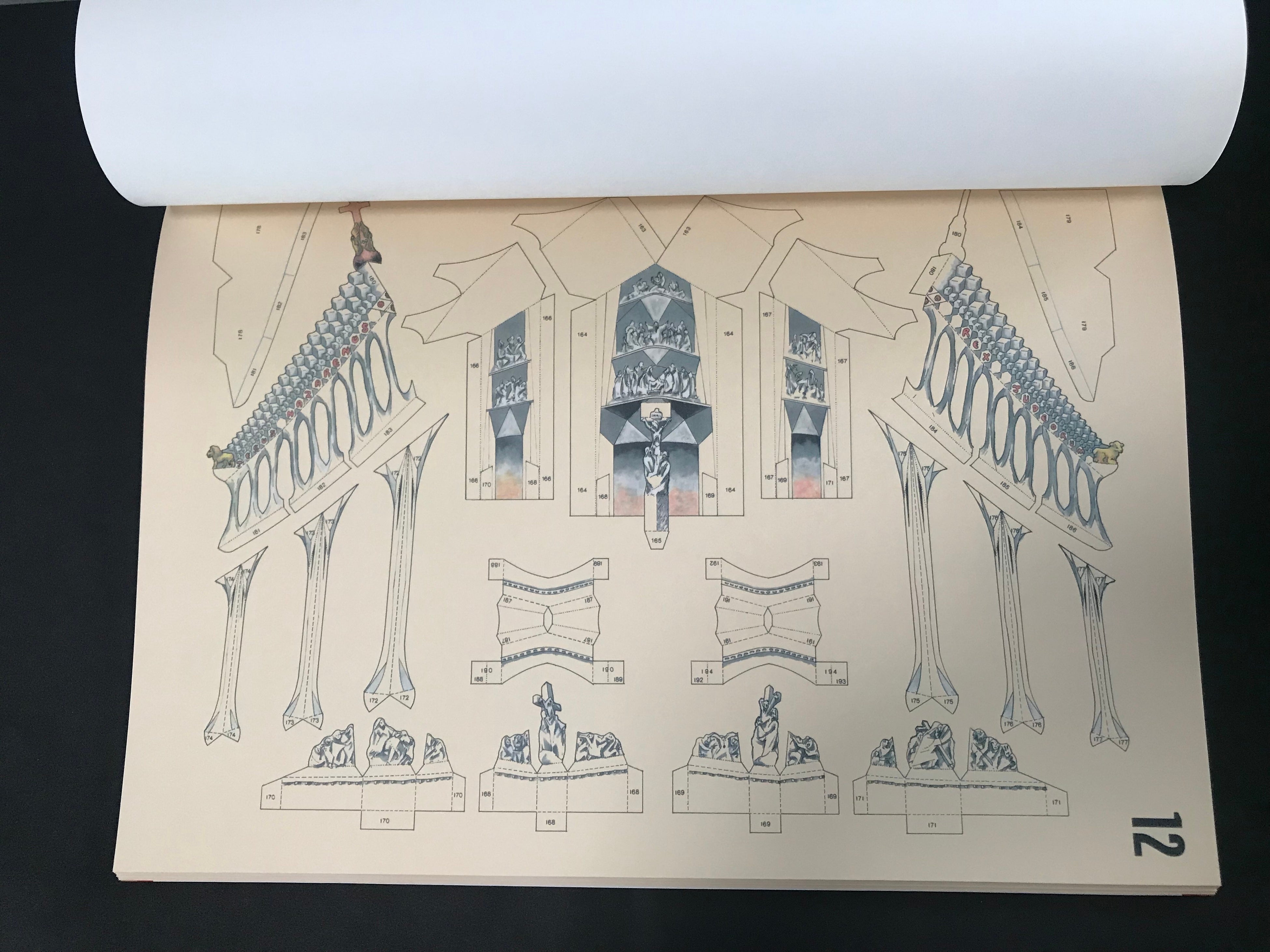 『ガウディ　サグラダ・ファミリア聖堂』サンプルページ（シート）