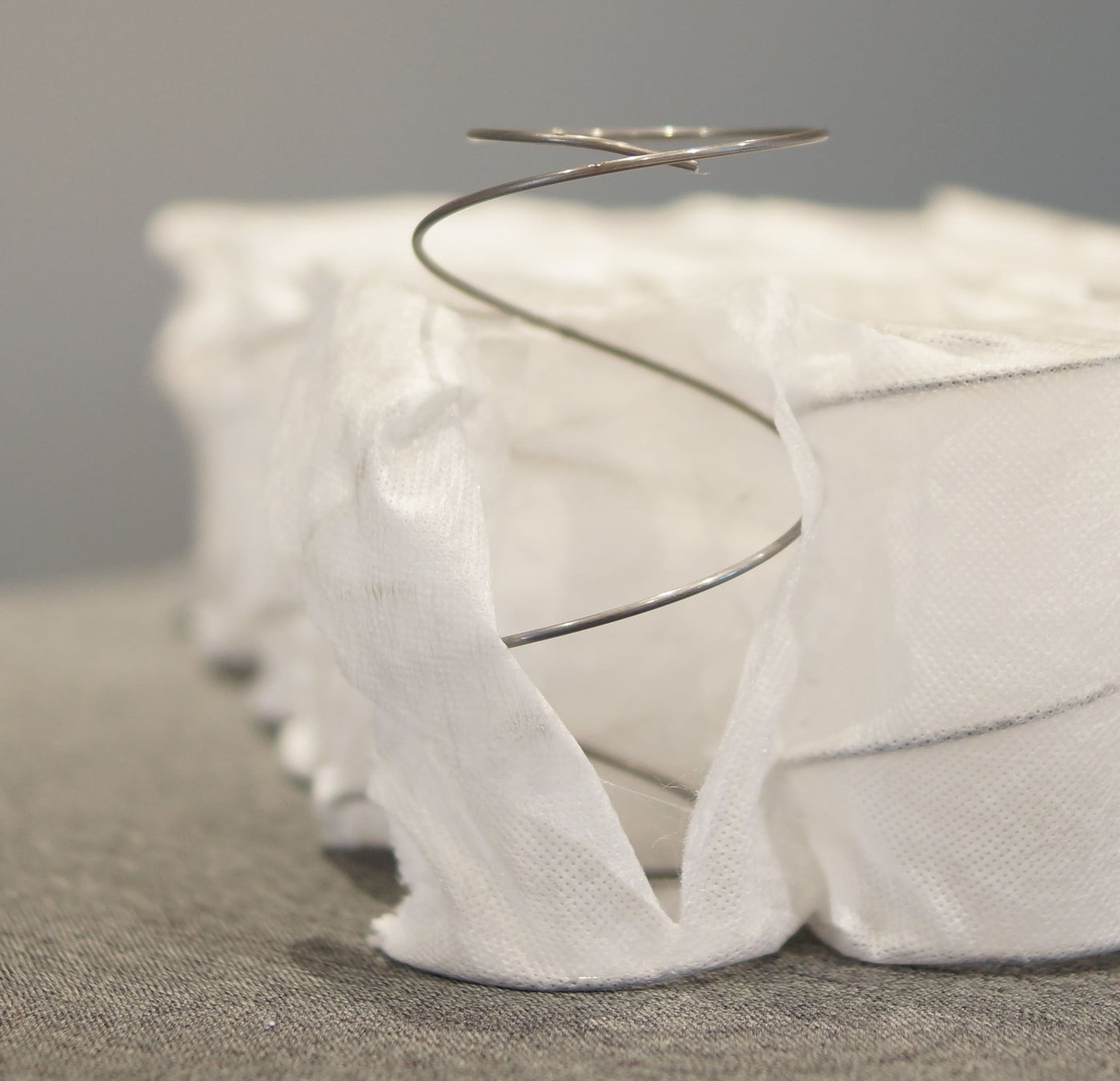 内部にはこだわりのコイルスプリング 36個を内蔵