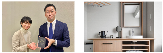 受賞記念の盾を持つ株式会社ベッセルホテル開発執行役員と弊社広報岩田（写真左）、受賞ホテルの内装（写真右）