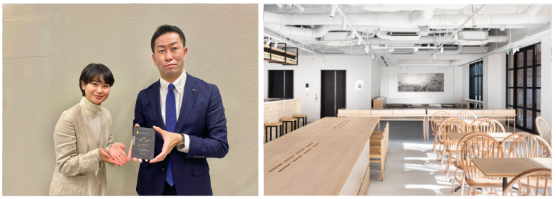  受賞記念の盾を持つ株式会社ベッセルホテル開発執行役員と弊社広報岩田（写真左）