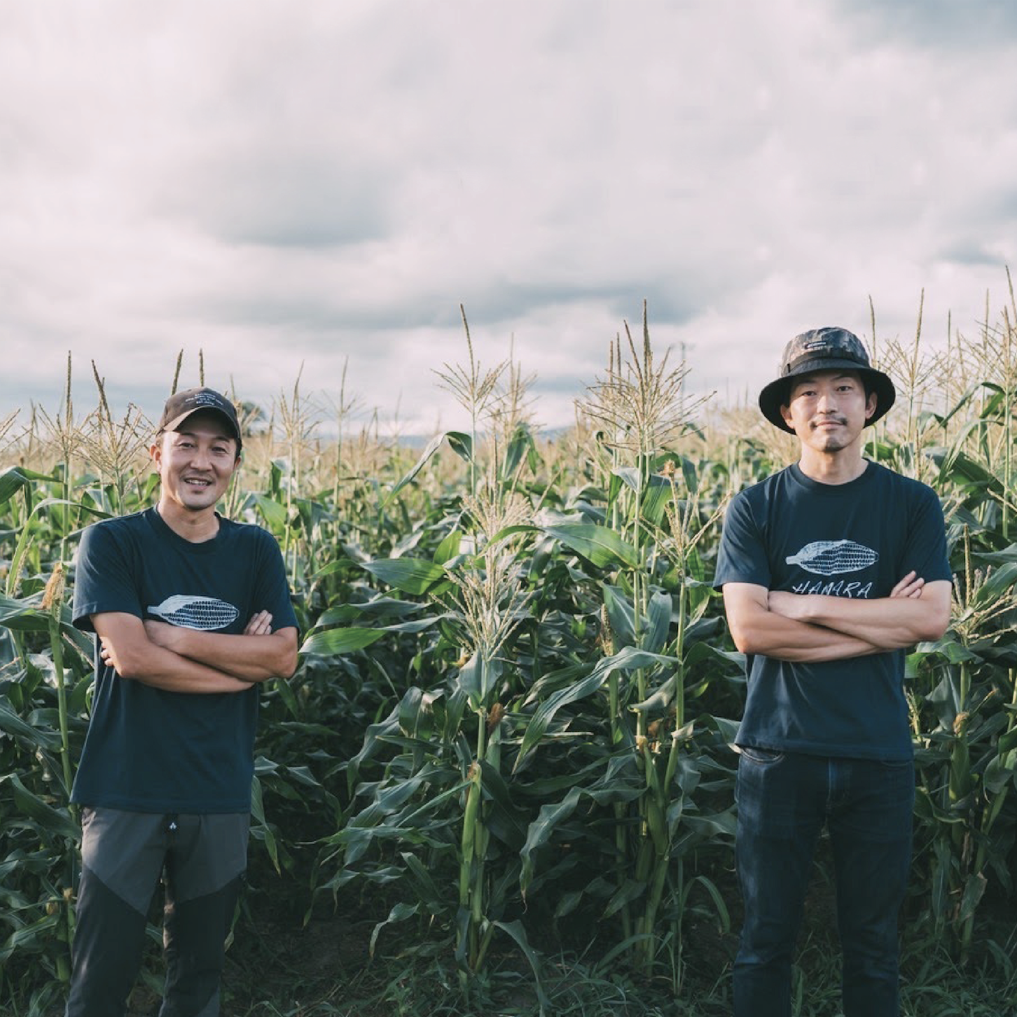 左：代表取締役 折井 祐介 　 右：取締役 柳沢 卓矢