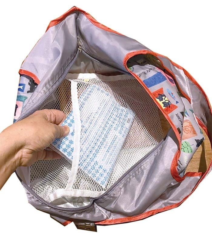 内側のポケットに保冷剤を入れてお使いください