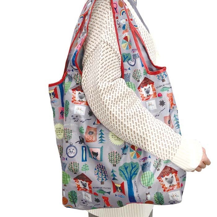 お買い物にちょうど良いサイズでたくさん入れて肩にかけやすい持ち手です