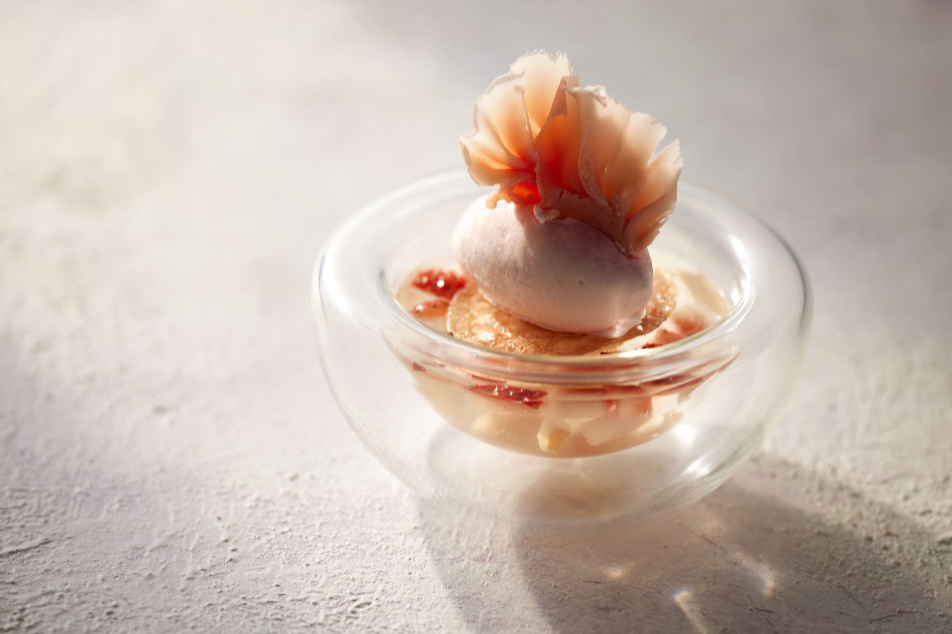 いちごとライチのマチェドニア塩桜ソルベ