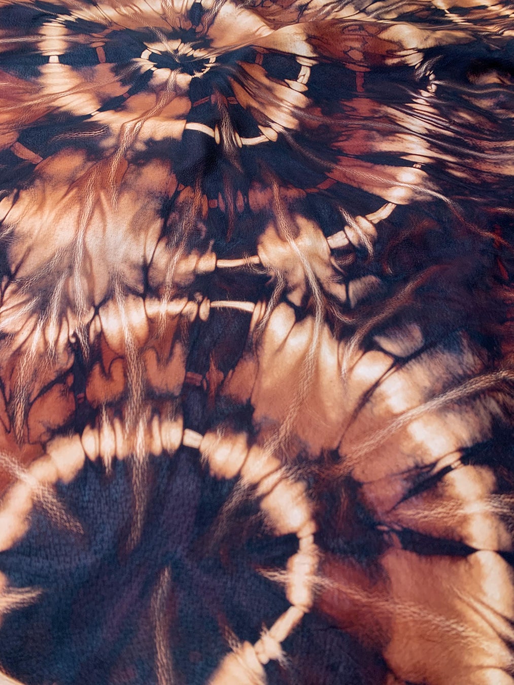 奄美大島伝統の 泥染 を施したレザースニーカーがウェブ販売開始 株式会社ルーツアンドシューツのプレスリリース 奄美大島伝統の 泥染 を施したレザースニーカーがウェブ販売開始 株式会社ルーツアンドシューツのプレスリリース