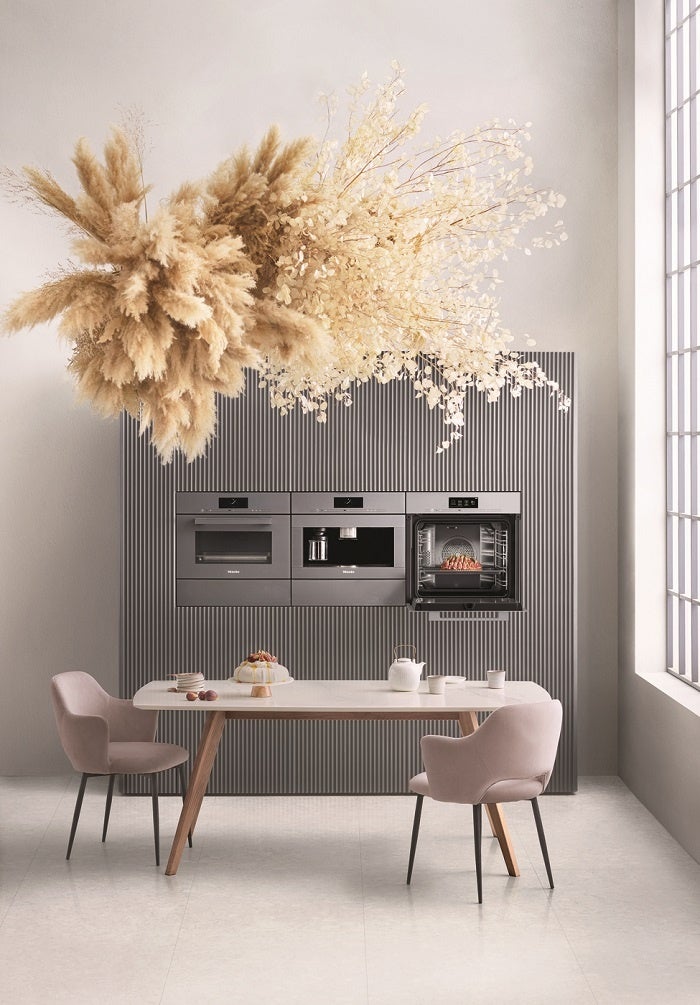 Mieleオーブン設置イメージ（中央はコーヒーマシン）