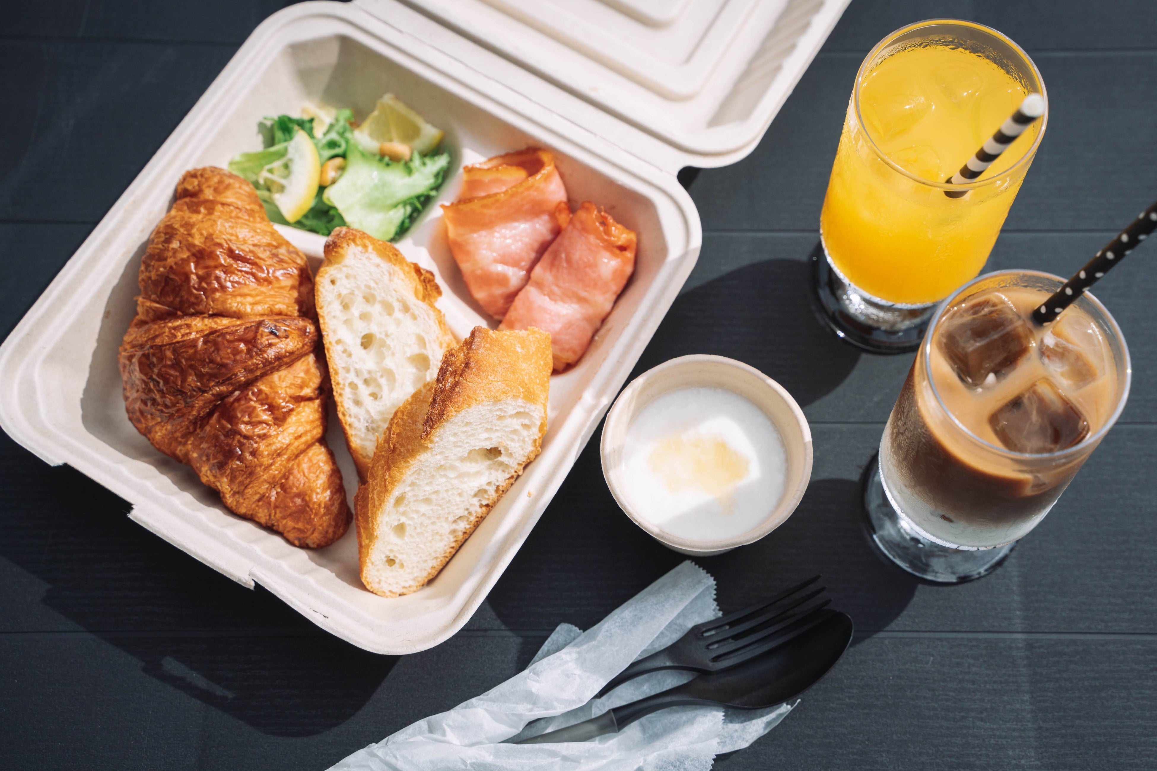 朝食のバスケット