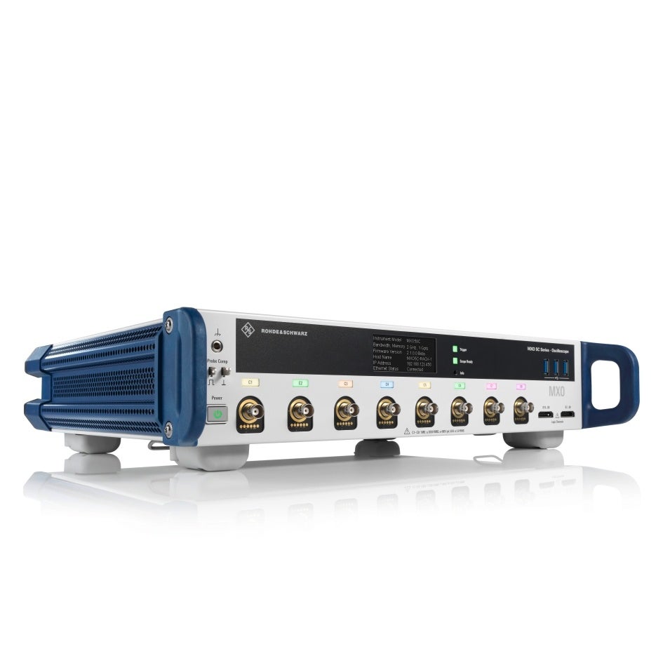 新しいMXO 5Cシリーズのオシロスコープはディスプレイを内蔵しないラックマウント用と して設計しました。