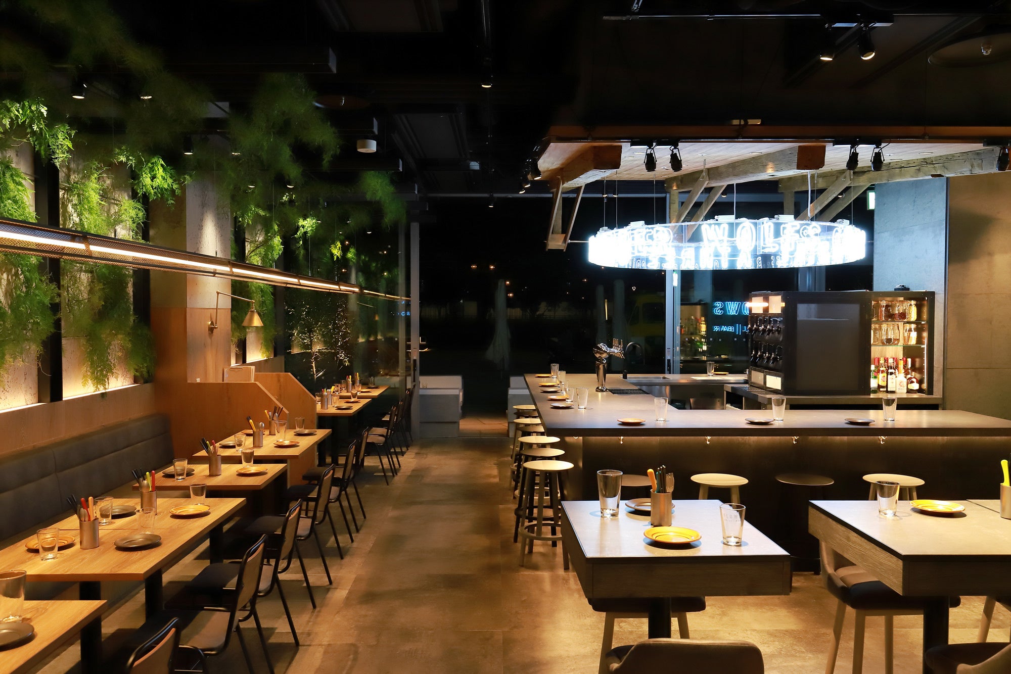 FLOWS GRILL BAR（フローズ・グリル・バー）