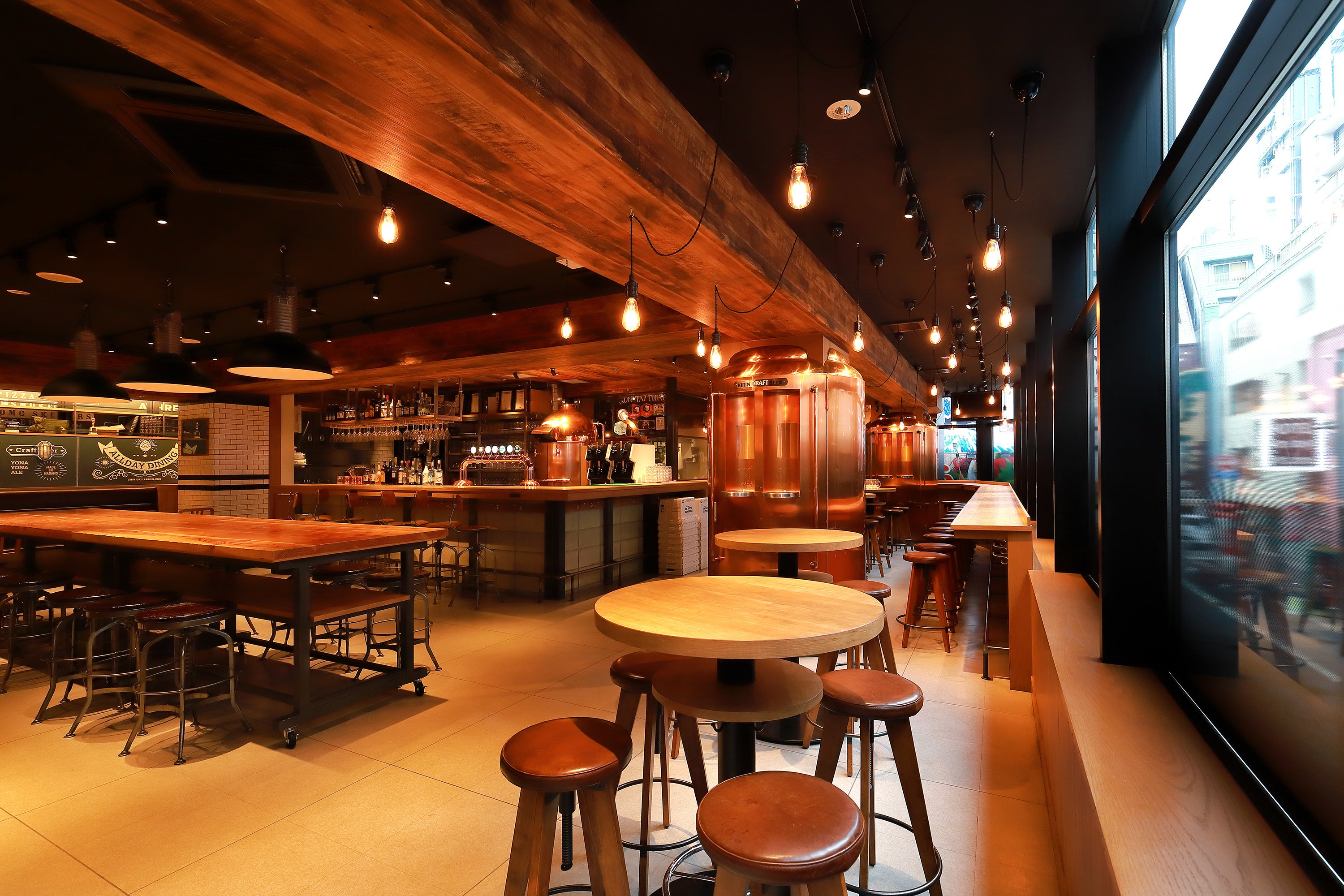 ATHREE PARLOR（アスリーパーラー）