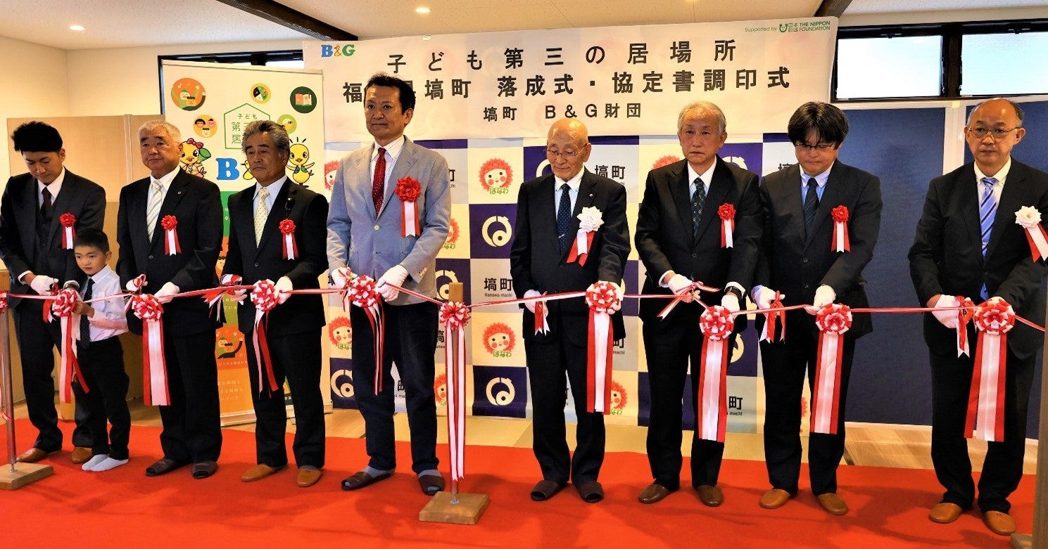 落成式オープニングセレモニー テープカットの様子