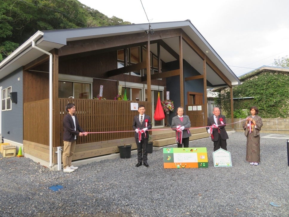 テープカットセレモニー