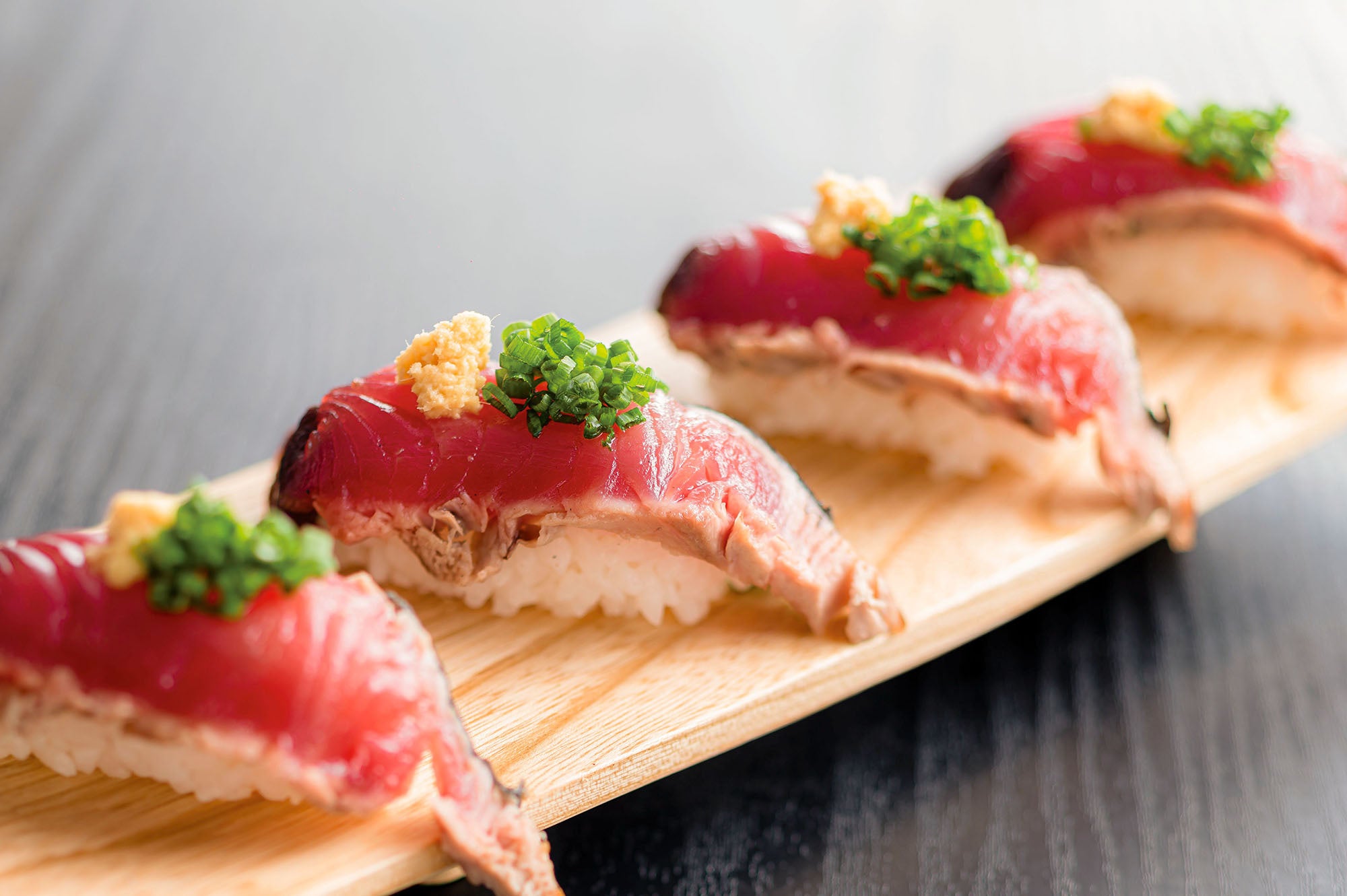 藁焼き鰹のタタキ握り