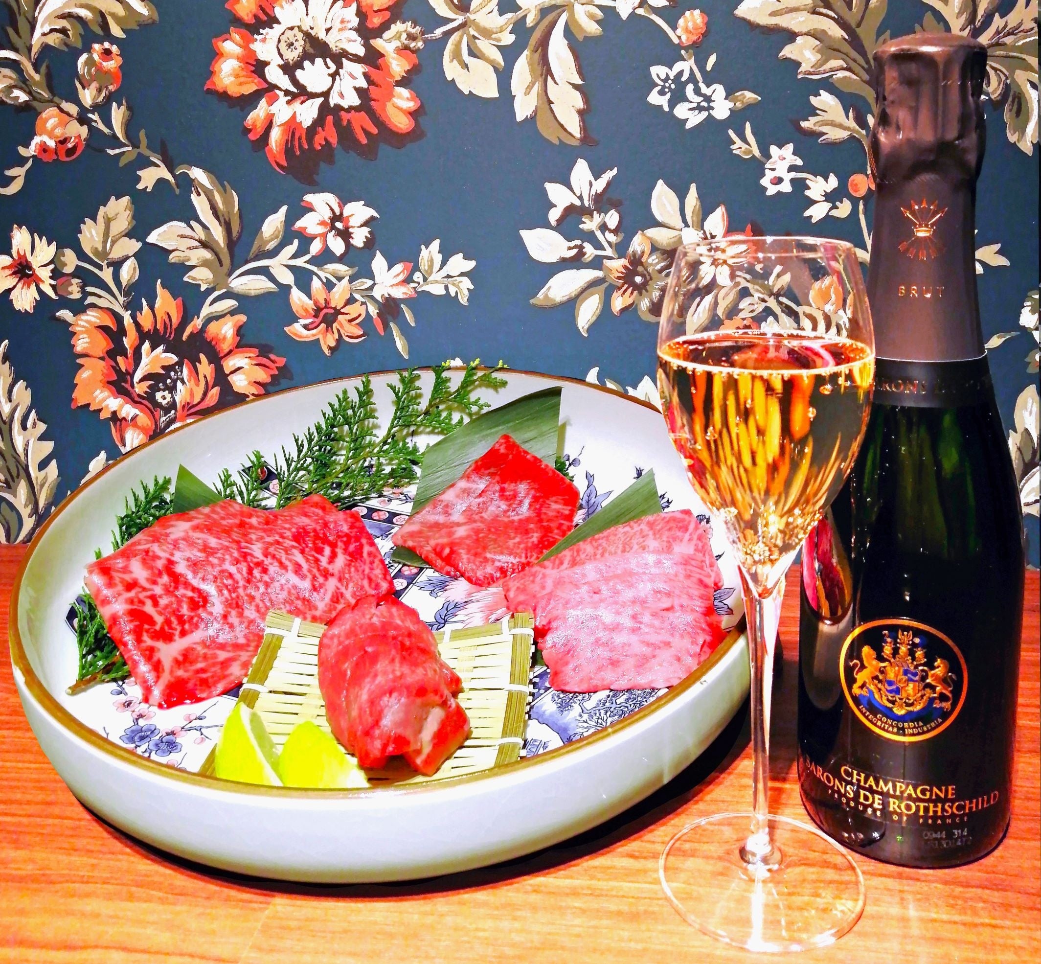 総重量およそ2キロ！トレジャーメノー笑口 ペア 原石240