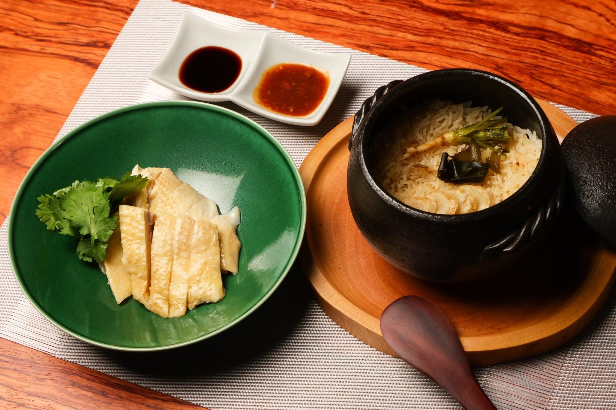 川俣シャモの土鍋カオマンガイ（1合）2,800円