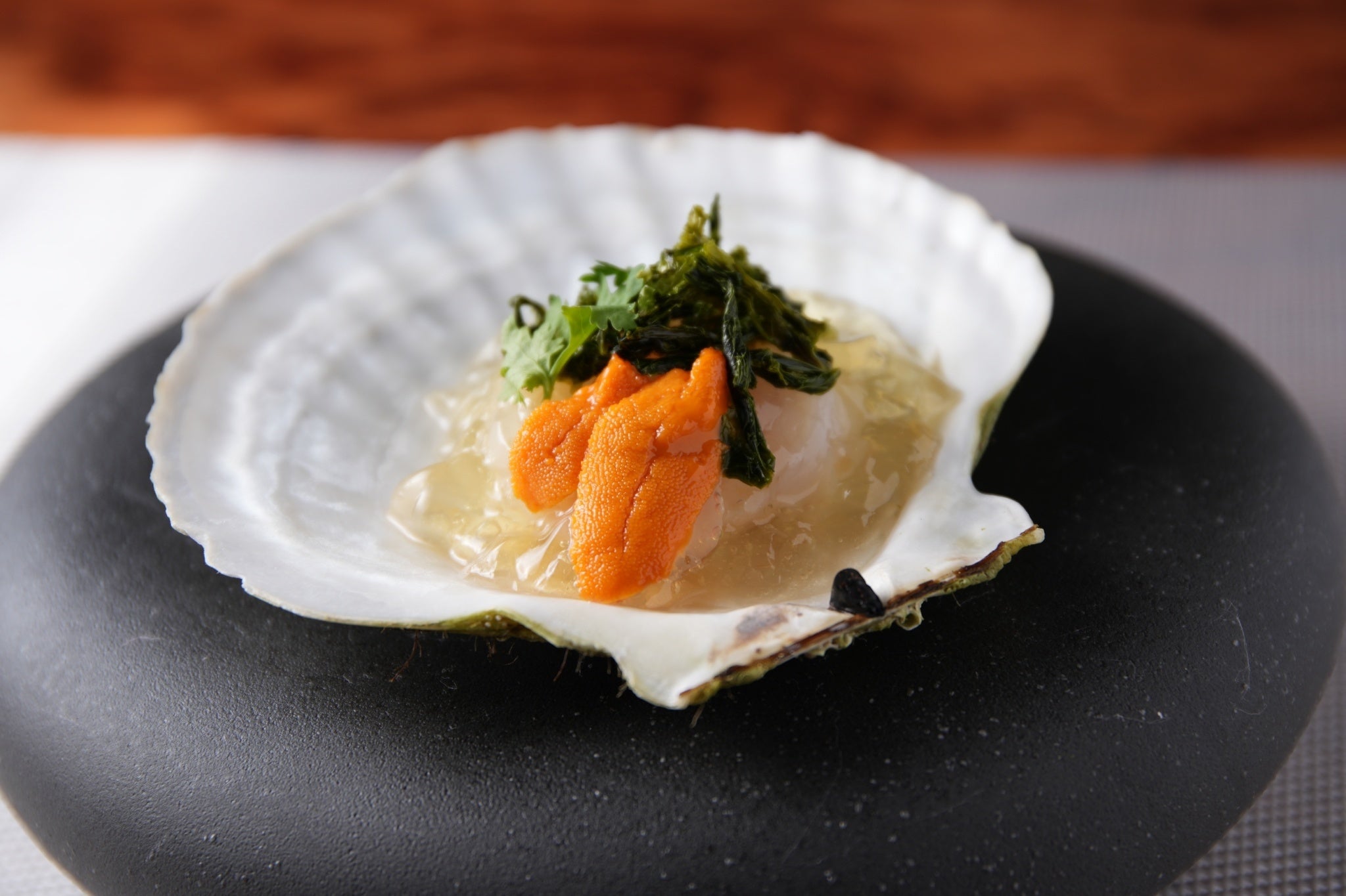 国産活け帆立　雲丹　あおさのり　レモングラス　醗酵トマトナンプラージュレ